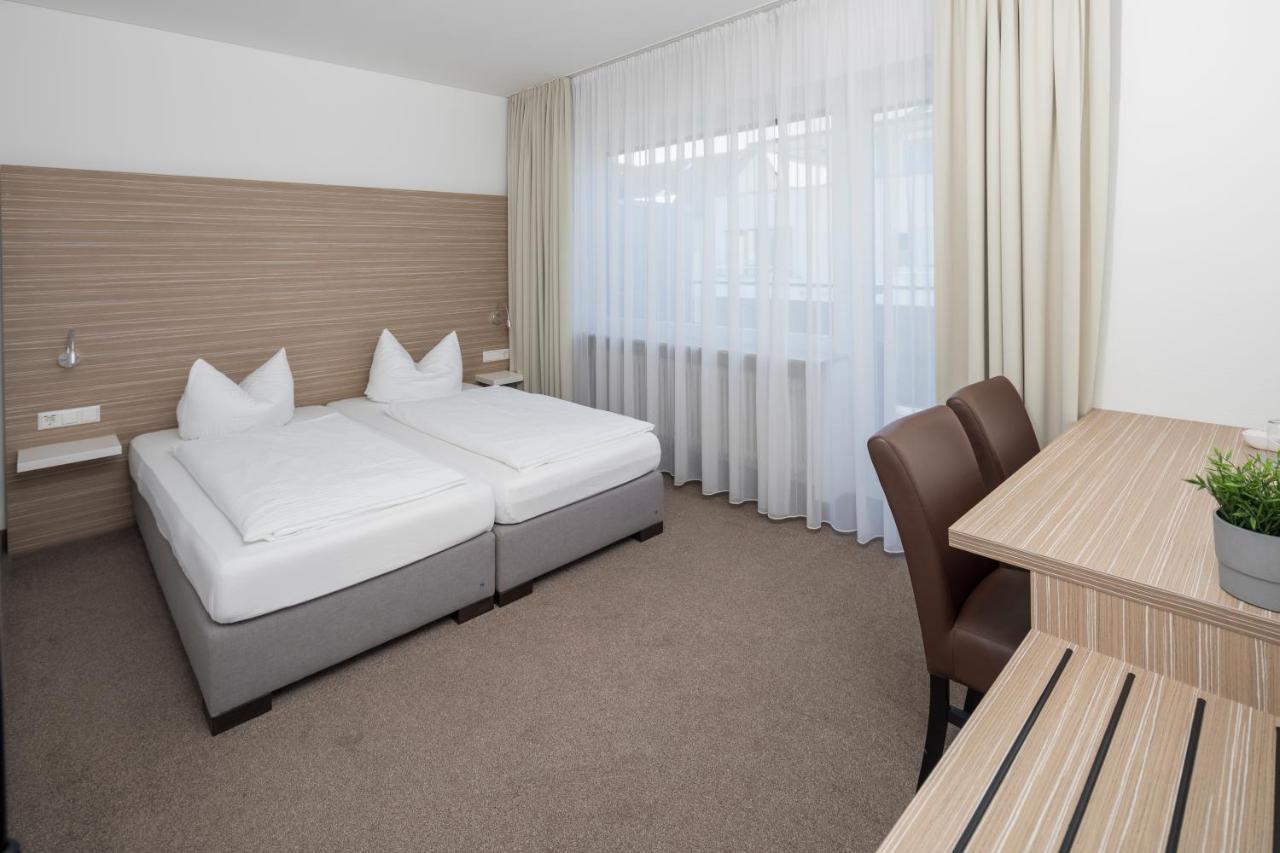 Hotel Zeppelin - Das Original Friedrichshafen Bagian luar foto