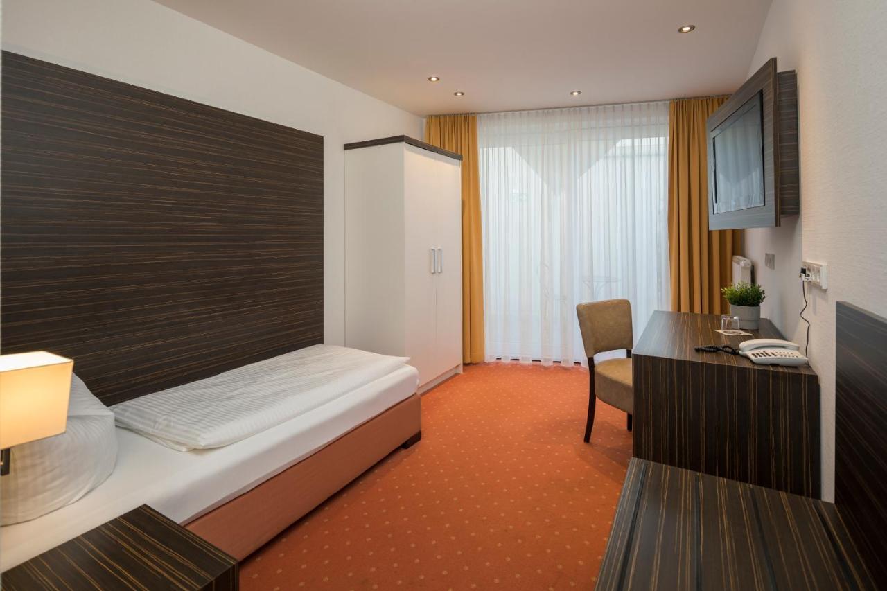 Hotel Zeppelin - Das Original Friedrichshafen Bagian luar foto