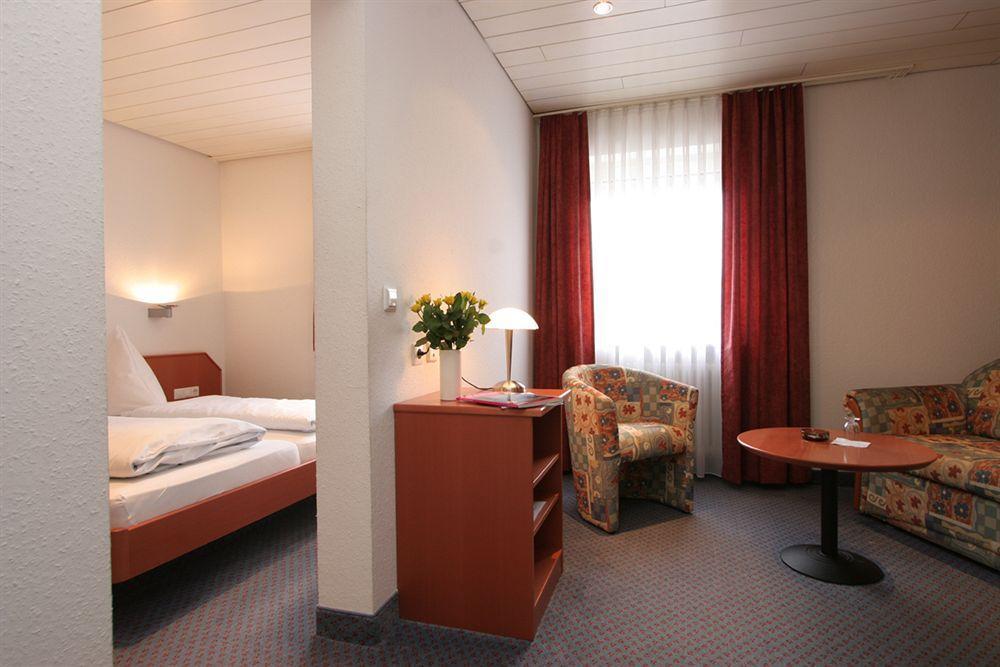 Hotel Zeppelin - Das Original Friedrichshafen Ruang foto